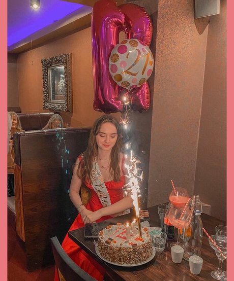 Laura Anne model hot pictures