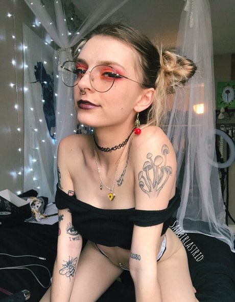 sadgirlastridsfree model perfect photo