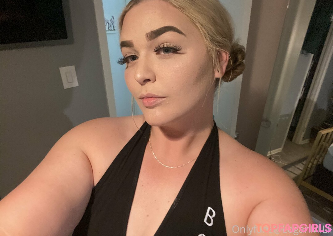 loganmilf star nude picture