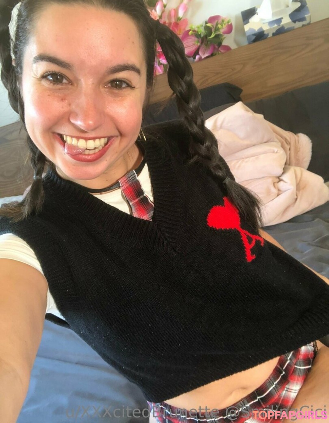 smilingcici nude actress image