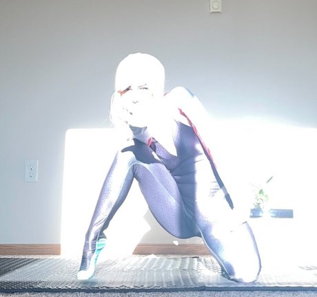 Awkspew roo2 erotic actress photo