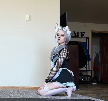 Awkspew roo2 exclusive actress photo