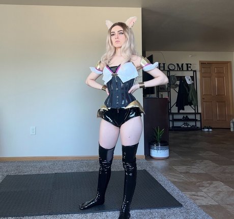 Awkspew roo2 hd actress images