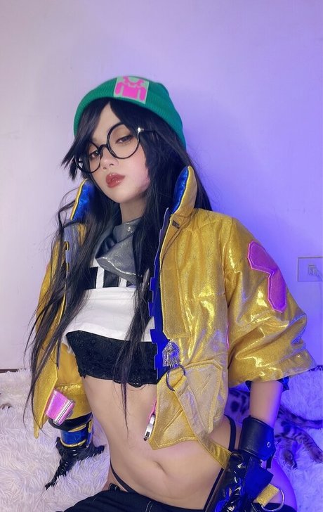 PoppaChan exclusive actress picture