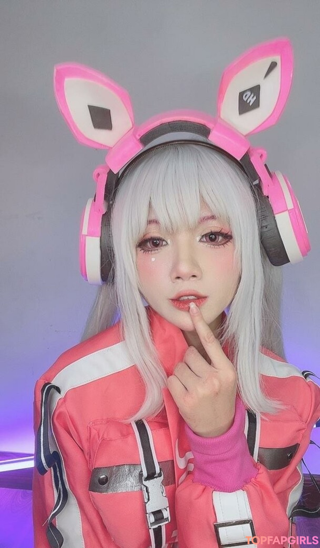 PoppaChan naked model image
