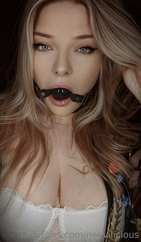 neevilicious model pornographic photos