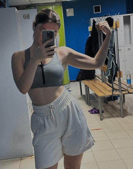 blonde midget onlyfans hot sexy images