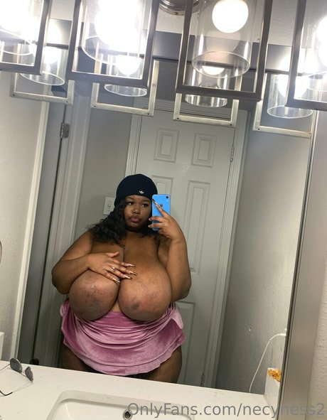 necyness2 pretty model pic