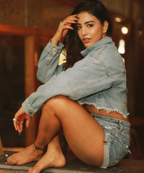 Daksha Nagarkar nude actress images