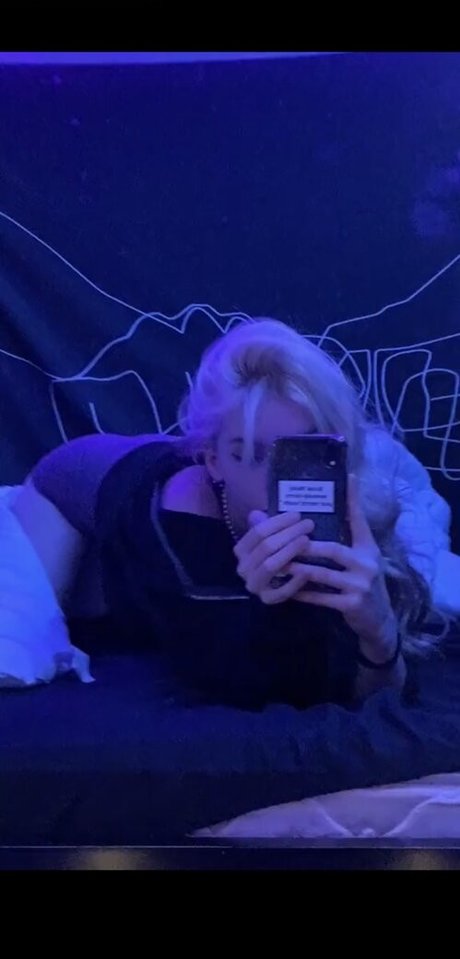 NaomiSkyex high quality star pic