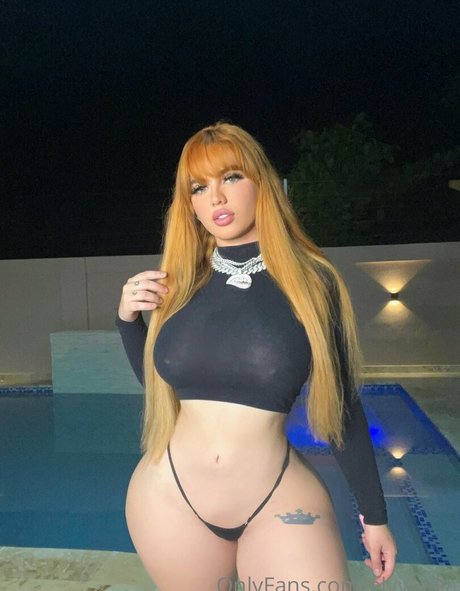 elyybella perfect model photo