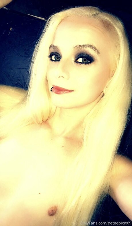 petitepixie69 top profile image