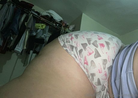 queenmaison model beautiful pics