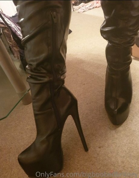 bigboobedbritneyfree model sexy image