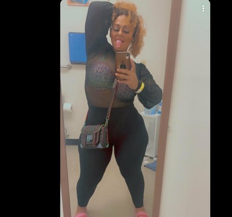 lolabooty111122 beautiful model image