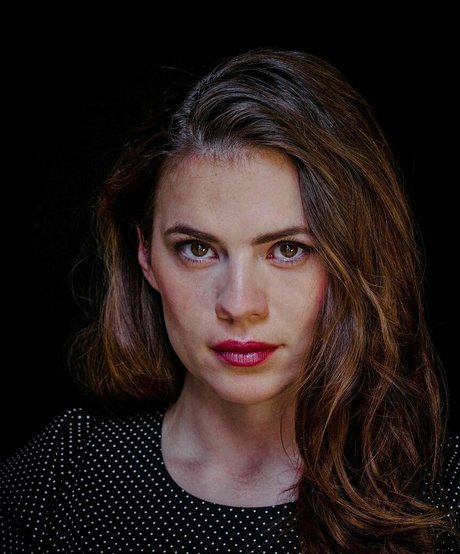 Hayley Atwell model top images