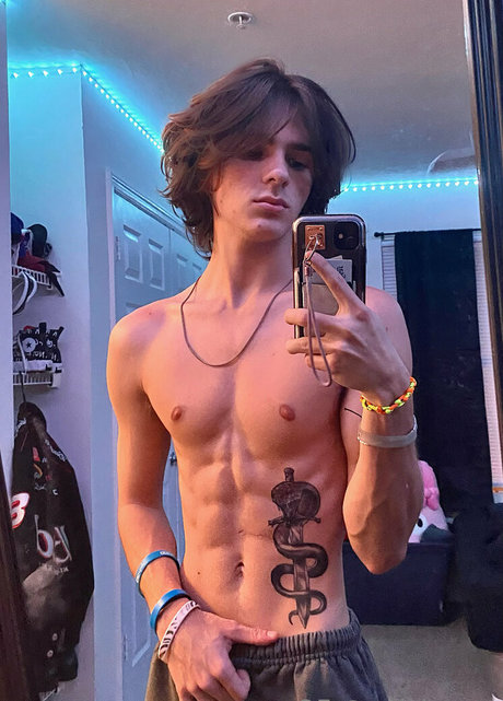 onlybonez sexy model img