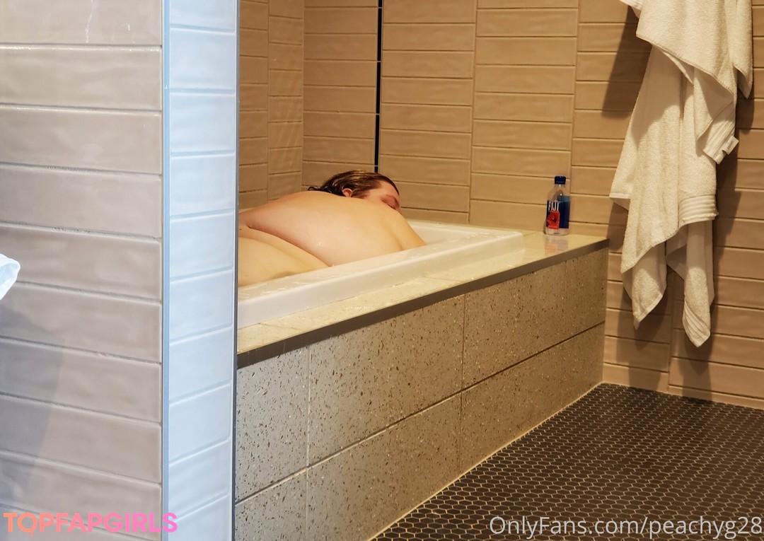 peachyg28 nudes model gallery