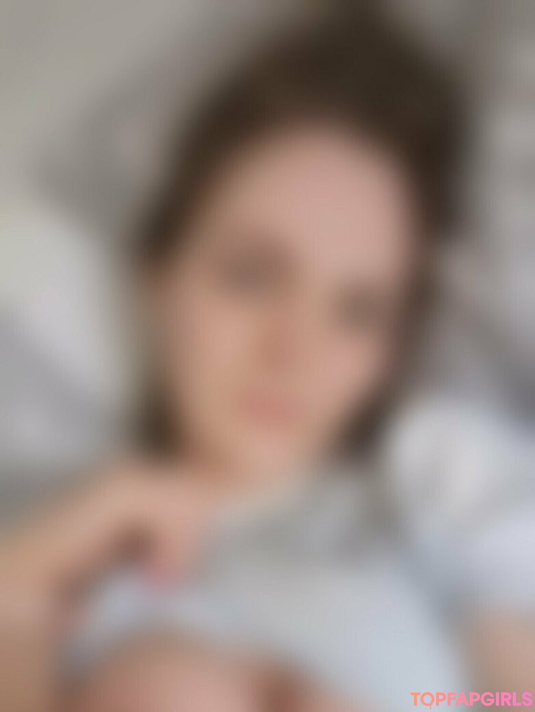 carlyraesummers adult model picture