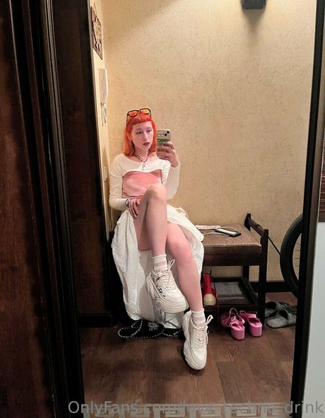 blonde cougar onlyfans adult photo