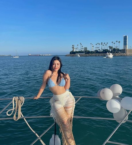 Purple5boo nude star img