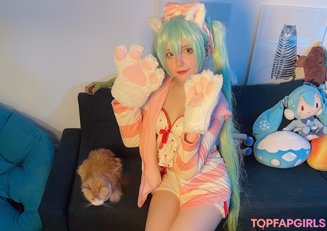 Saya Scarlet xxx model gallery