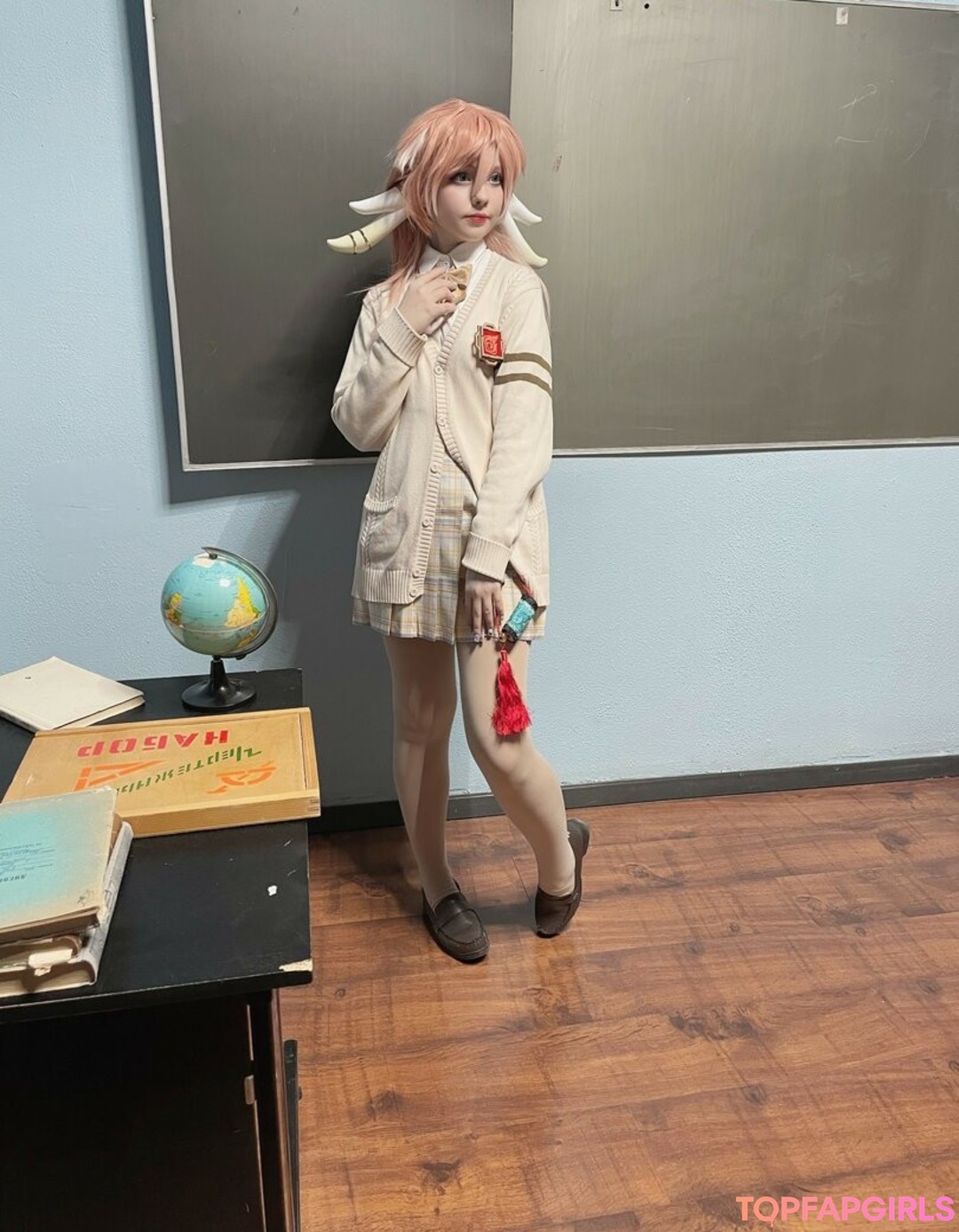Saya Scarlet model high quality pics