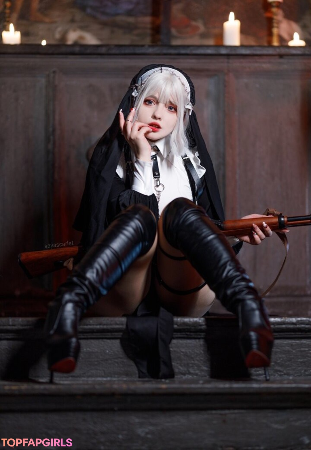 Saya Scarlet sexy model photos