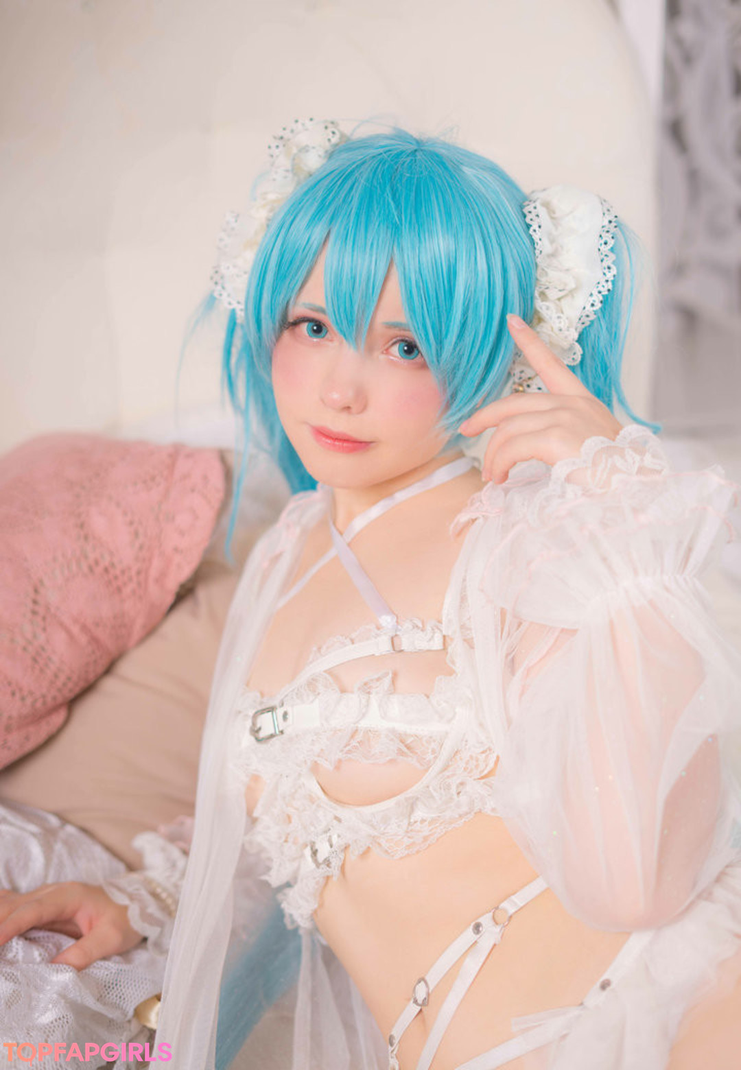 Saya Scarlet star beautiful photo