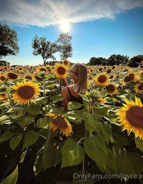 skinny big tits onlyfans adult gallery