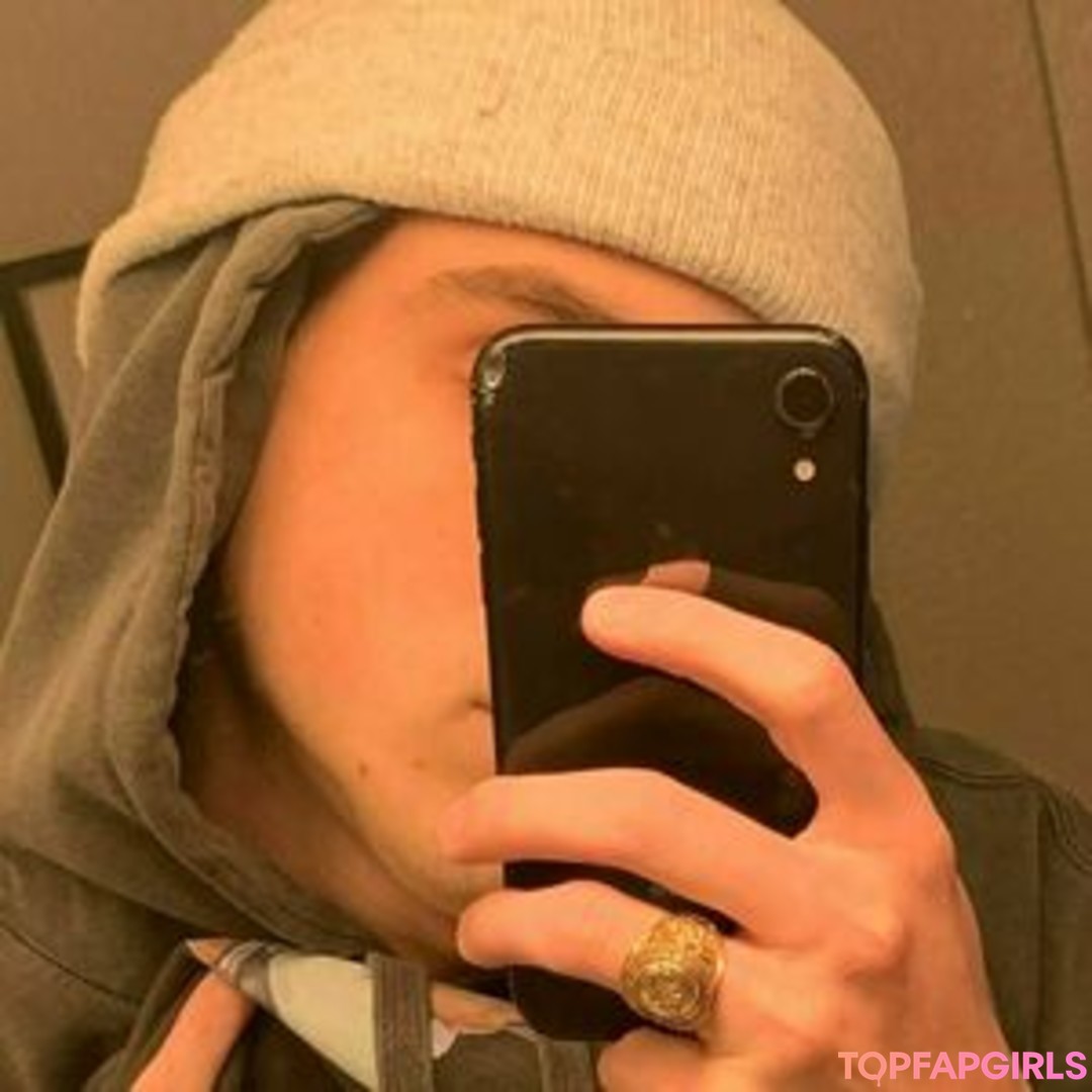 exclusivehuddy sexy model pic