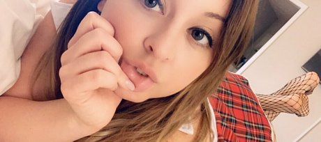 brunette petite onlyfans sexy pics