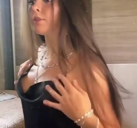 Thais Silva sexy model pictures