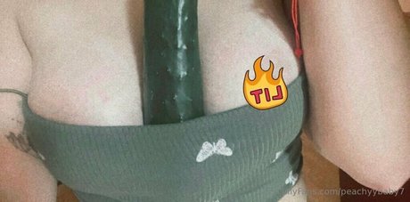 peachyybaby7 pornographic model pic