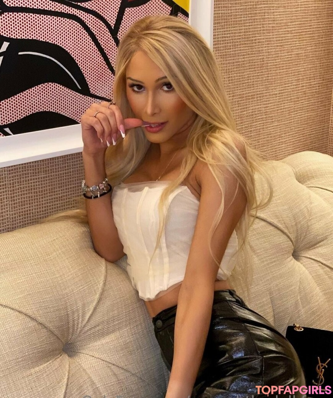 vannahthedoll free hd model pics