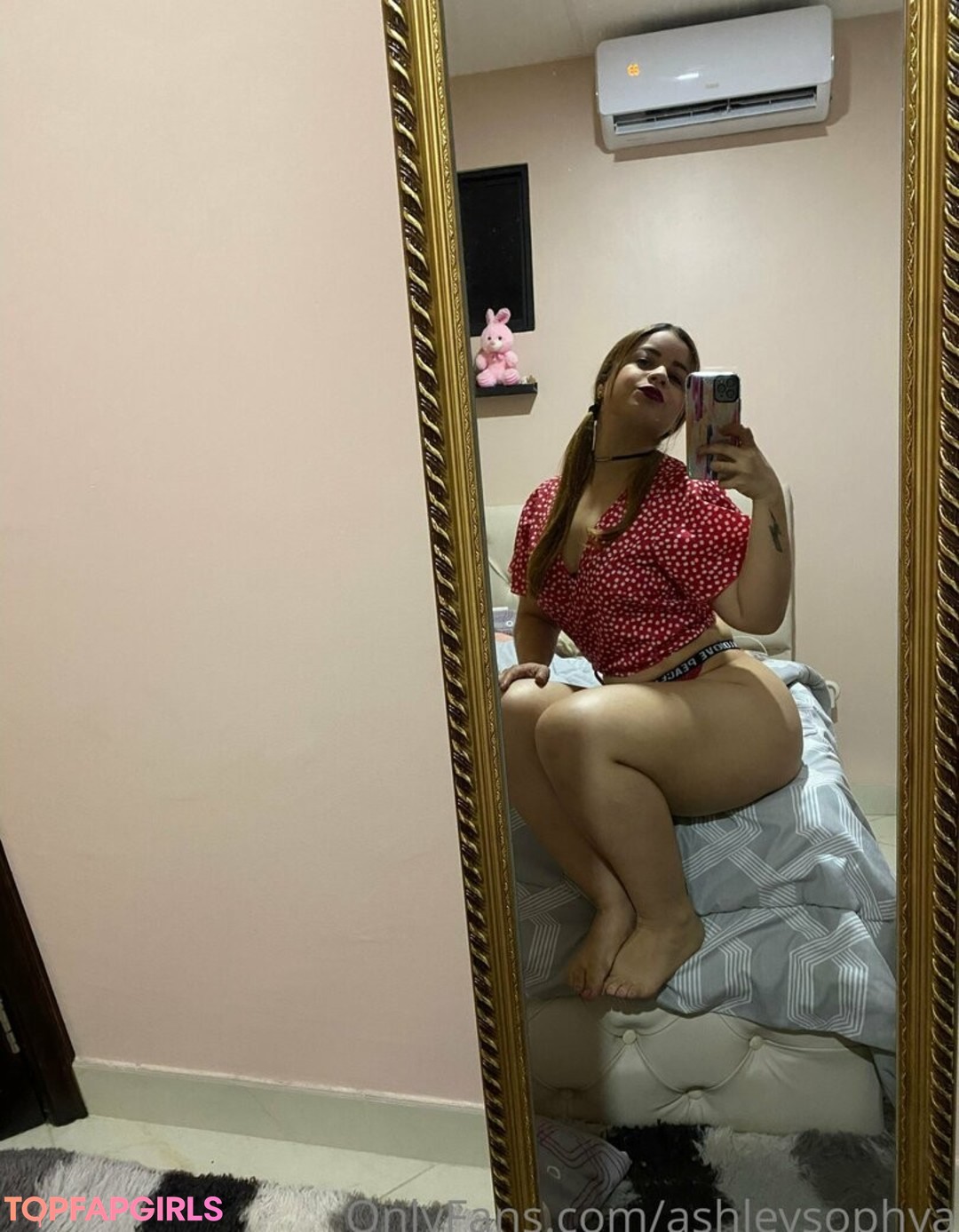 ashleysophya model nude photo