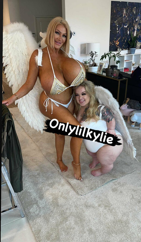 officialkylie porn model gallery