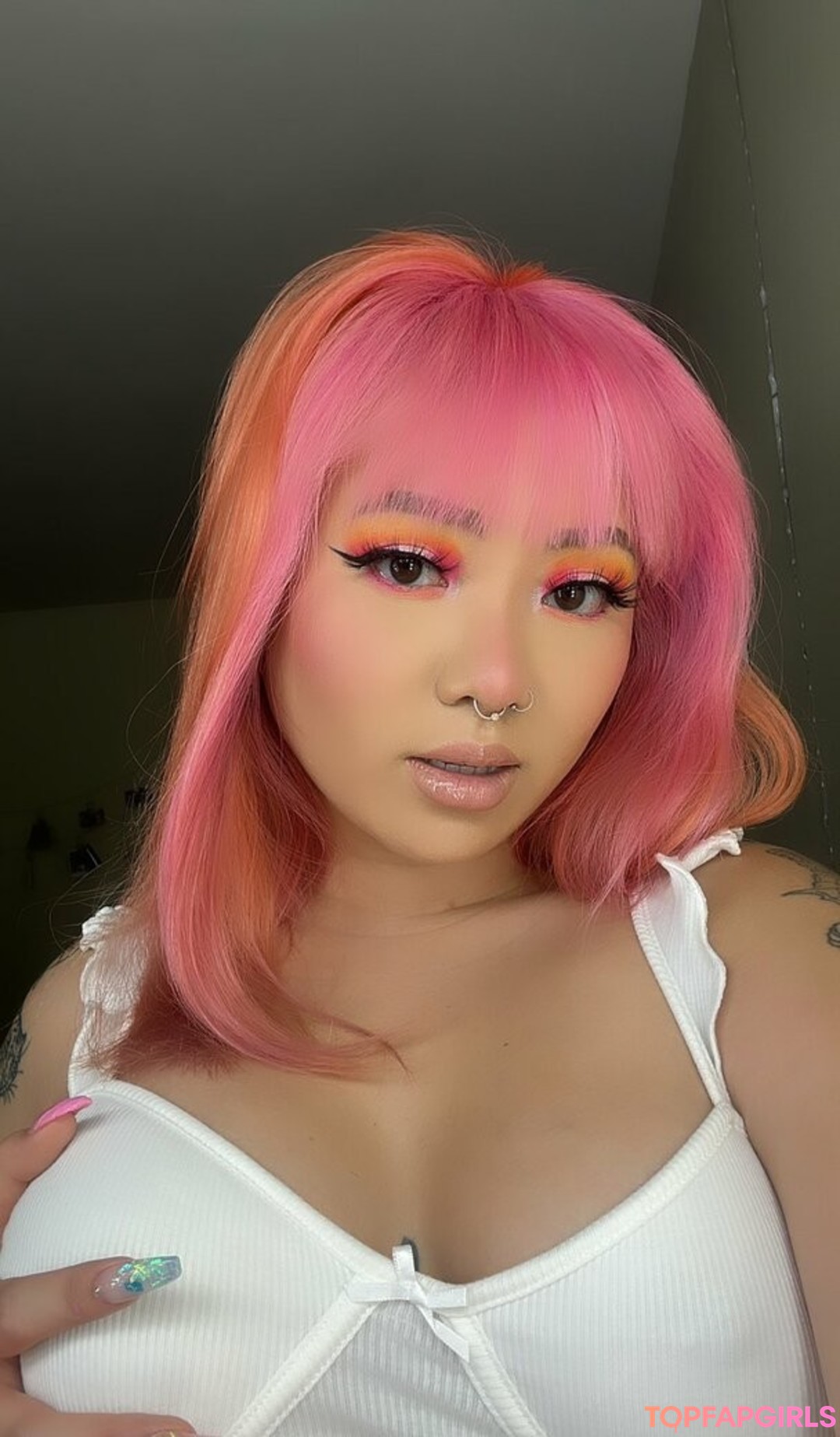 Edmthotiana nude star photo