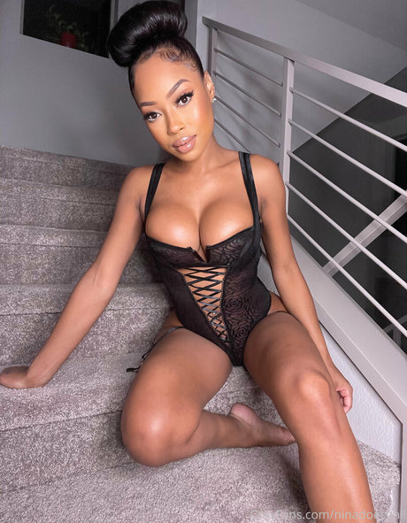 ninadoesitall model adult archive