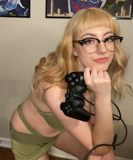 Splishbie erotic model img