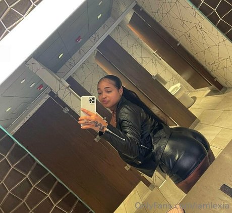 iamlexia model sexy pics