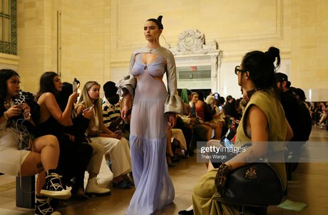 Lauren Searle sex model pics