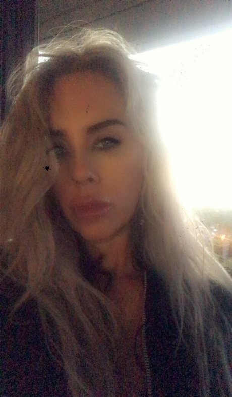 Noa Fox model naked images