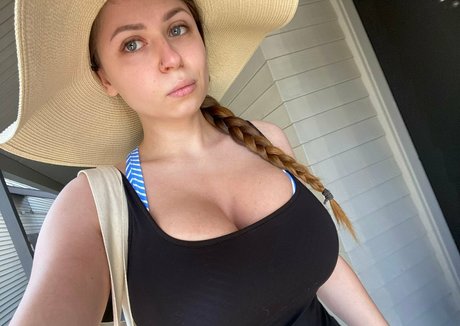 skinny brunette onlyfans pornographic pic