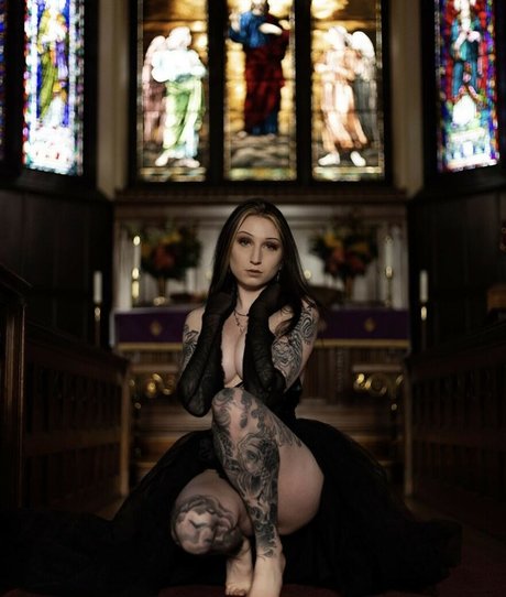 Morgan Adams nude model img