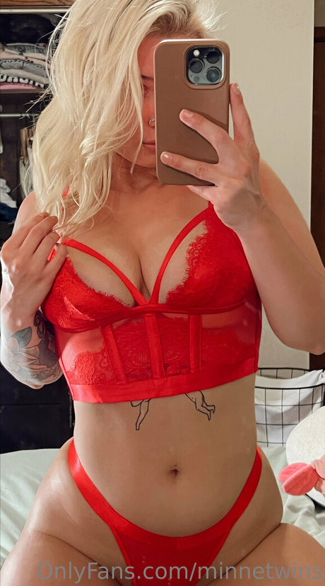 MinneTwins pornographic model photo