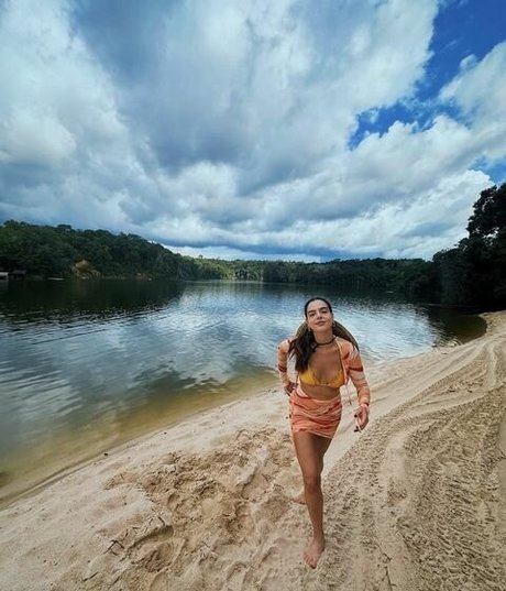 Giovanna Lancellotti exclusive star photo