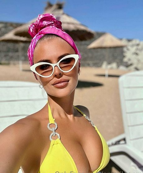 emmilee xx model adult photo