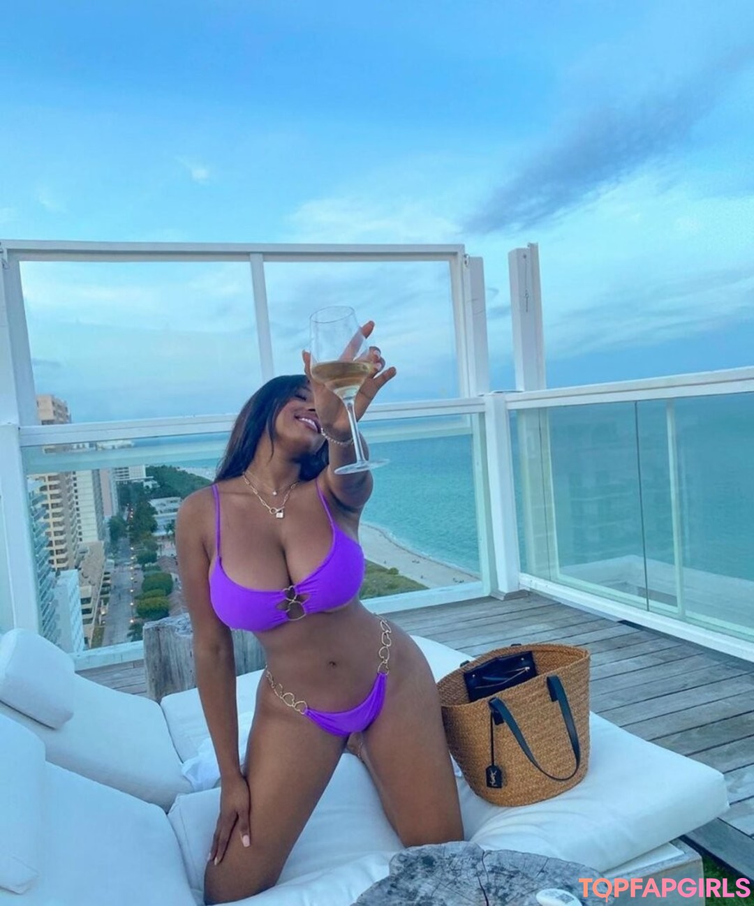 petite skinny onlyfans art nude photos