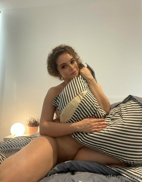 melanianew model naked image